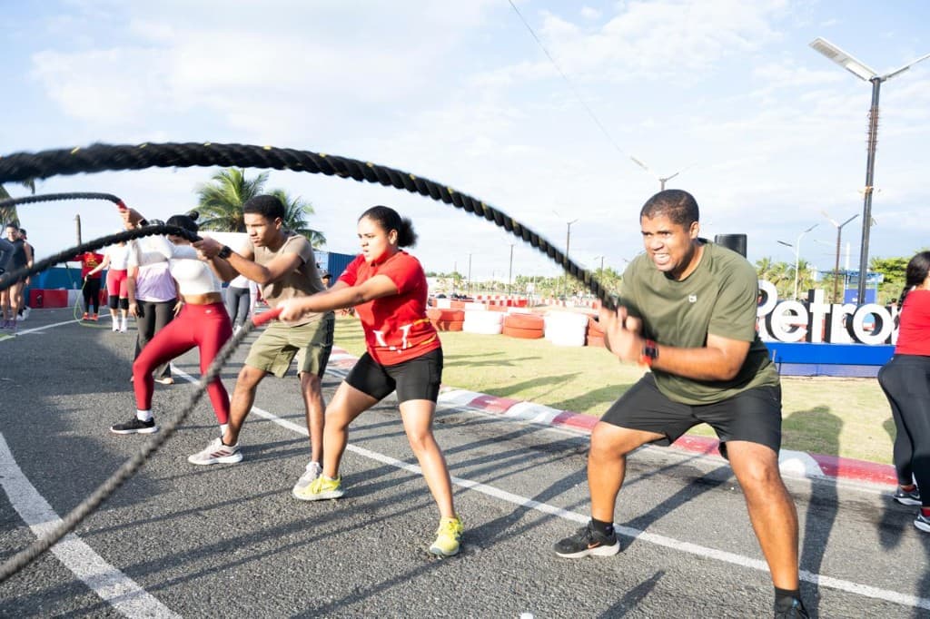 Sentadillas con balón medicinal en GreeFit